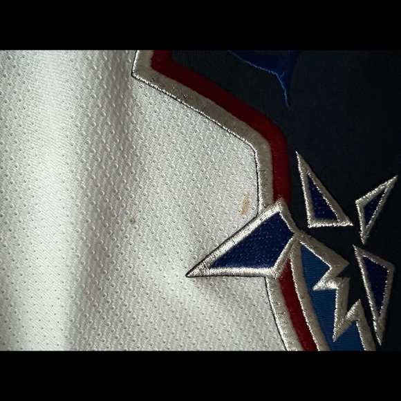 Vancouver Canucks hockey jersey - Picture 3 of 6